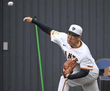 　ブルペンで力投する田中将（撮影・伊藤笙子）