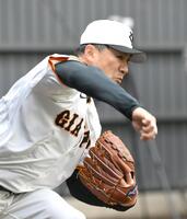 　ブルペンで力投する田中将（撮影・伊藤笙子）