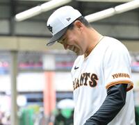 　ブルペンでの投球を終え、笑顔を見せる田中将（撮影・伊藤笙子）