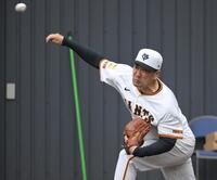 　ブルペンで力投する田中将（撮影・伊藤笙子）