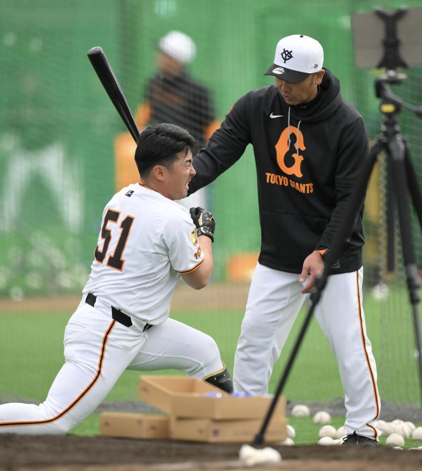 　浅野を指導する阿部監督（撮影・伊藤笙子）