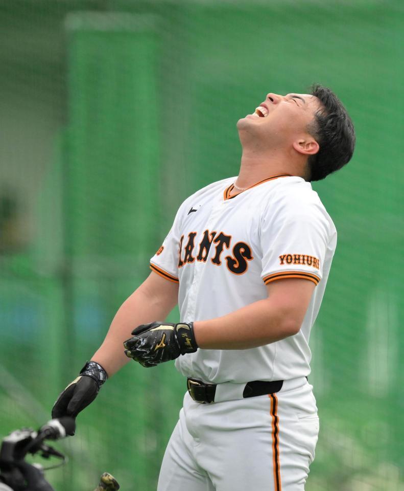 　阿部監督の鬼特訓に音を上げる浅野（撮影・伊藤笙子）