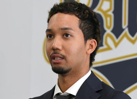 オリックス・宗「兄弟出来ました」と２ショット写真　肩を組む男性の正体は？　ＳＮＳ「ほんと！！似てますね♥」