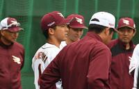 　練習前に声出しをする宗山（撮影・佐々木彰尚）