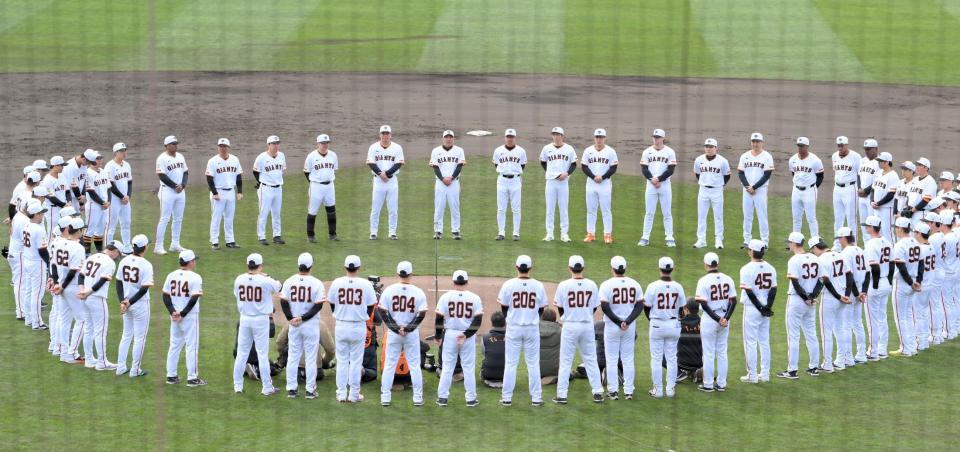 　宮崎キャンプを打ち上げた巨人（撮影・伊藤笙子）