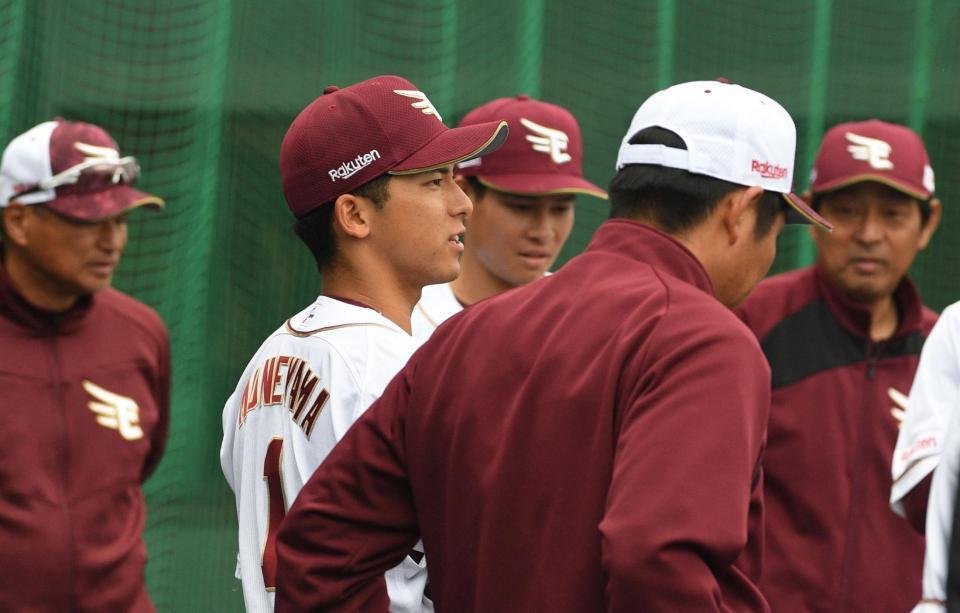 　練習前に声出しをする宗山（撮影・佐々木彰尚）