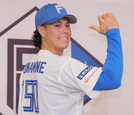 日本ハム　マイカ与那嶺の入団発表　大伯父は“ウォーリー与那嶺”「自分もずっと日本でプレーしたい気持ちがあった」　好物は「カレー」