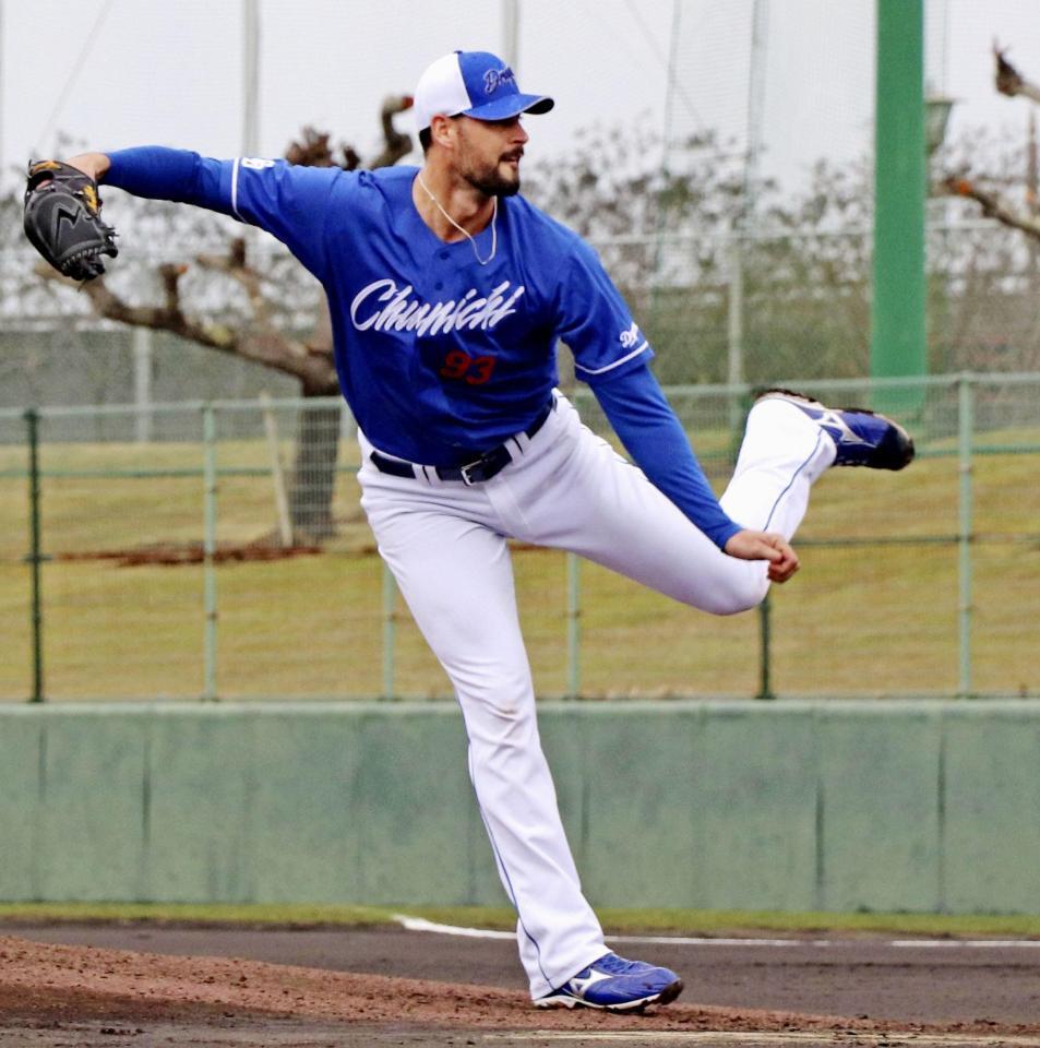 　シート打撃に登板した中日・マラー