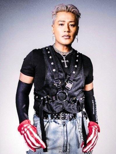 　ジャイアンツタウンスタジアムの開業セレモニーでライブパフォーマンスを行う三代目Ｊ　ＳＯＵＬ　ＢＲＯＴＨＥＲＳのＥＬＬＹ／ＣＢ（球団提供）