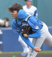 　２番手で登板し１回を１安打無失点に抑えた山城（撮影・佐藤厚）