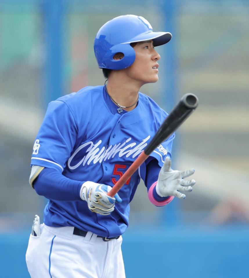 　１回、右越えに先制２ランを放つ上林（撮影・吉澤敬太）