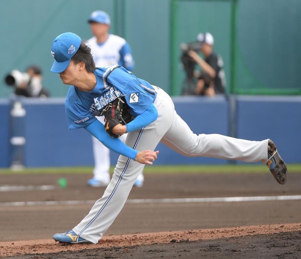 　２番手で登板し、１回を１安打無失点に抑えた山城（撮影・佐藤厚）