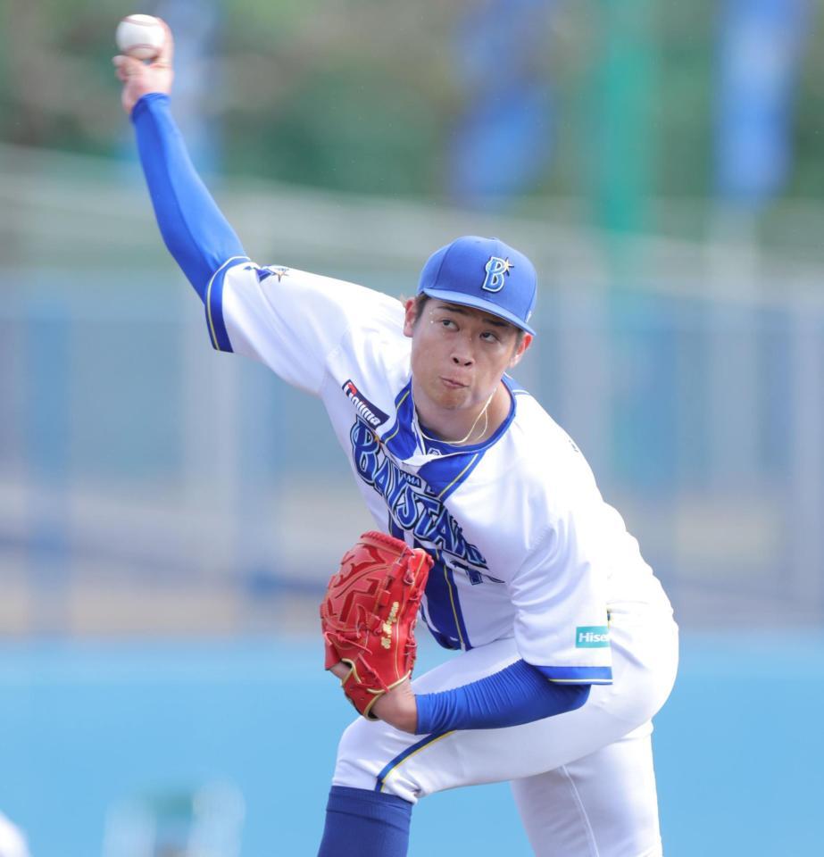 　力投する小園（撮影・吉澤敬太）