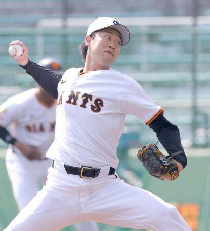 　ライブＢＰに登板する山崎（撮影・西岡正）