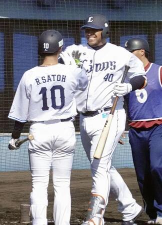 西武新戦力2人がパワー披露 オリックスから新加入のセデーニョ豪弾&3安打 ネビンはフェン直二塁打