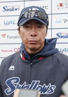 　試合後、取材に応じる高津監督