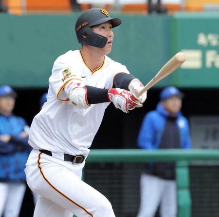 　９回、サヨナラ本塁打を放つ秋広（撮影・西岡正）