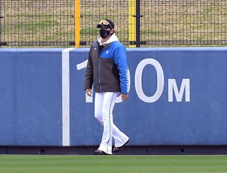 日本ハム・新庄監督が自軍の外野フェンスも再確認　前日に敵地で中日・樋口が負傷　「選手を守って」と訴え