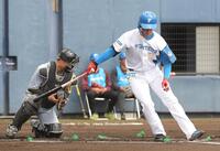 　１回、柴田は空振り三振に倒れる（撮影・佐藤厚）