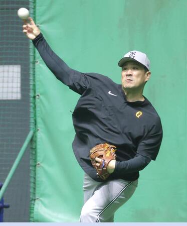 　キャッチボールする田中将（撮影・西岡正）