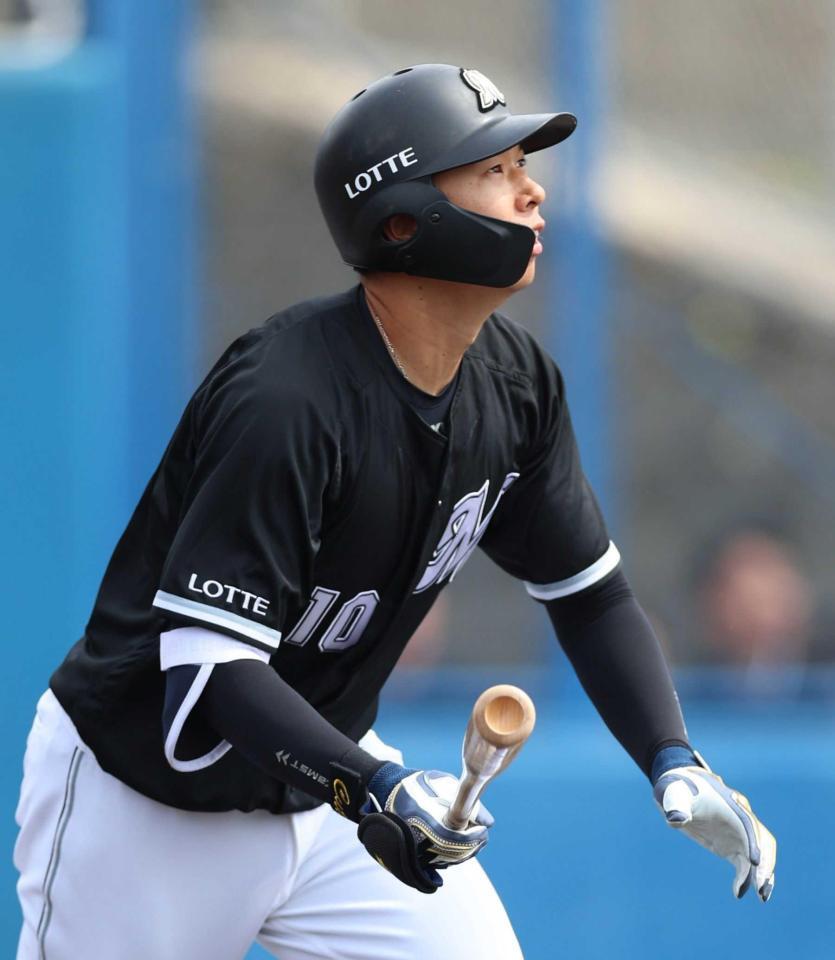 　１回、先制３ランを放つ上田（撮影・大橋脩人）