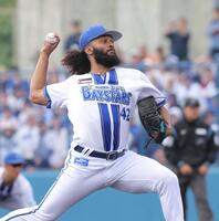 　巨人戦に登板するジャクソン（撮影・西岡正）