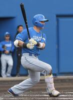 　３回、２番・清宮幸は右前打を放つ（撮影・佐藤厚）