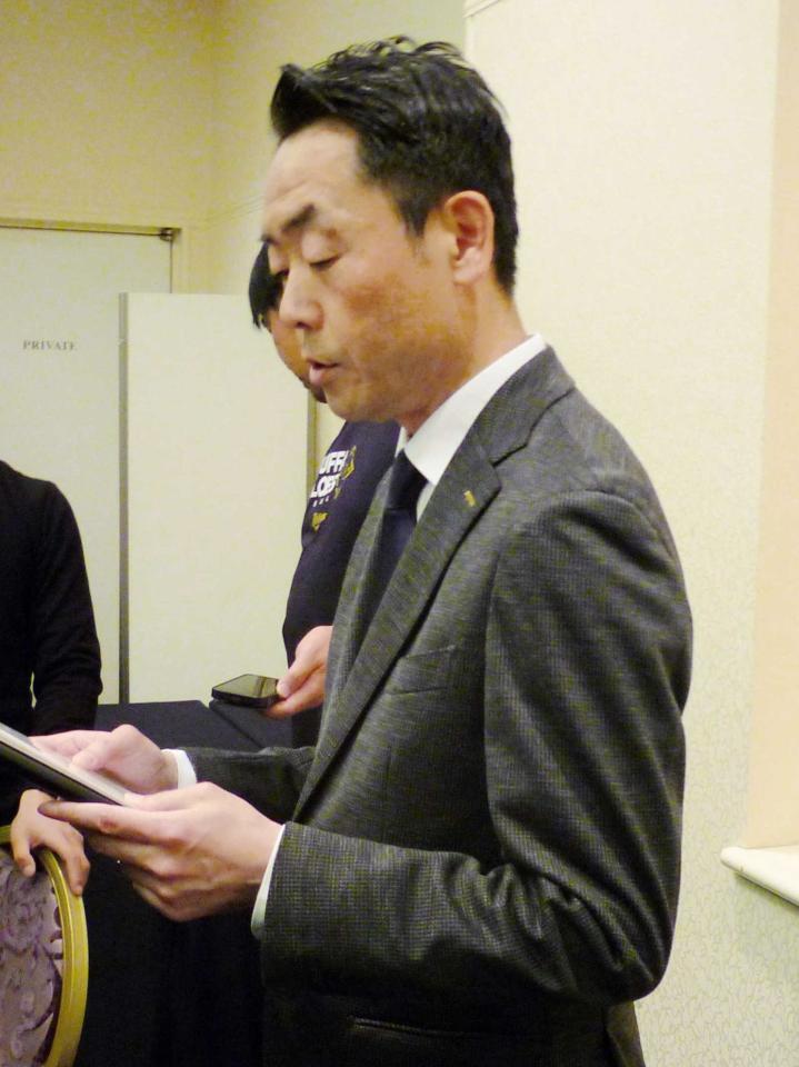 　宮崎市内で取材に応じたオリックスの後藤広報宣伝部長