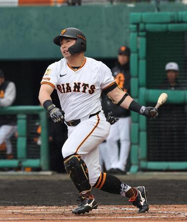 　２回、左前打を放つ浅野（撮影・市尻達拡）