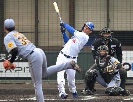 　１回、３ランを放つボスラー（撮影・飯室逸平）