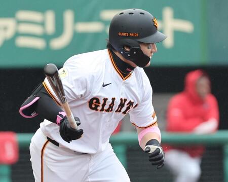 　１回、左前打を放つ丸