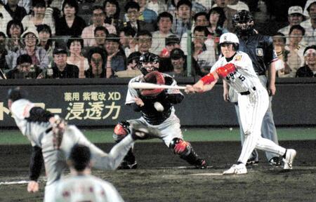 　新庄は槙原の敬遠球に食らいつき、サヨナラに＝１９９９年６月