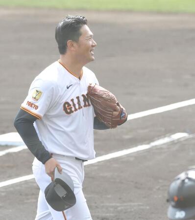 　移籍初登板を終え、笑顔を見せる田中将（撮影・西岡正）