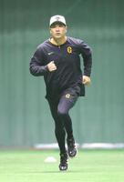 　アップする田中将（撮影・西岡正）