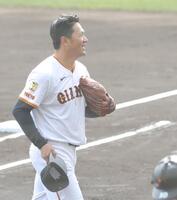 　移籍初登板を終え、笑顔を見せる田中将（撮影・西岡正）