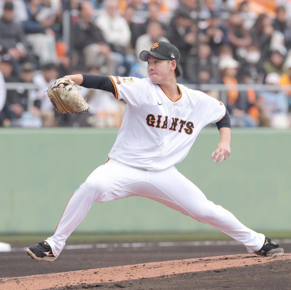 　２回に登板し、力投する井上（撮影・西岡正）