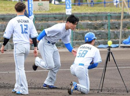 　走塁練習をする清宮幸（撮影・佐藤厚）