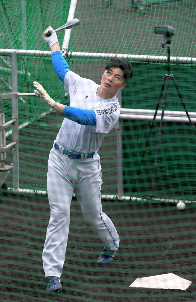 　ティー打撃をする清宮幸（撮影・佐藤厚）