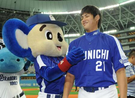 中日　小田幸平コーチが現役引退のチェンを惜別「今までＮＩＣＥピッチング謝謝」黄金時代のバッテリー　素敵な集合写真も公開