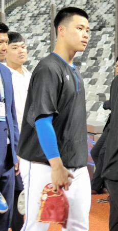 　統一戦の先発に向けた練習を終えた孫易磊