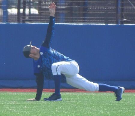 　ウォーミングアップするバウアー