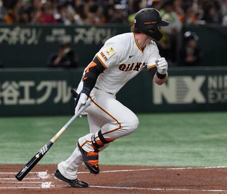 　２回、二塁打を放つキャベッジ