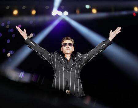 　統一との親善試合のオープニングセレモニーに登場した新庄監督