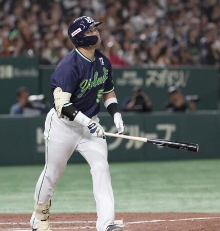 　４回、２ランを放つ村上