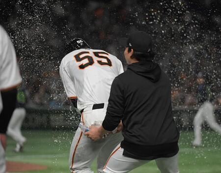 巨人が逆転サヨナラ勝ち　秋広が決めた　先発の戸郷は３回無安打無失点と万全　新守護神・マルティネスは１回１安打無失点