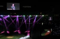 　両チーム選手紹介の最後に白いオープンカーで登場した新庄監督の姿がビジョンに移される