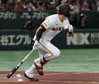 　２回、二塁打を放つキャベッジ