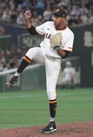 　９回表に登板したマルティネス（撮影・佐藤厚）