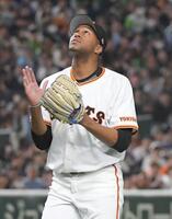 　９回表に登板し、１安打無失点に抑えたマルティネス（撮影・佐藤厚）