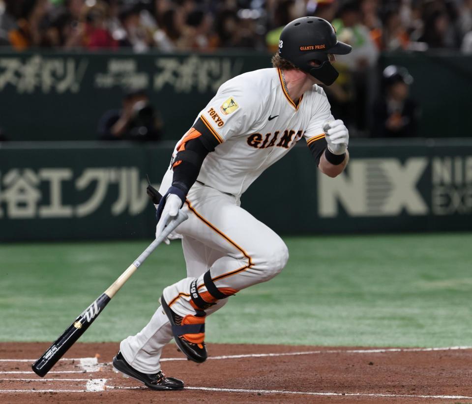 　２回、二塁打を放つキャベッジ